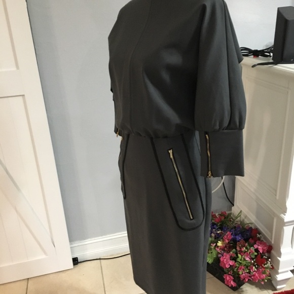 Keyingyi Medium Gray dress with a zipper pockets and cuffs - Picture 7 of 12